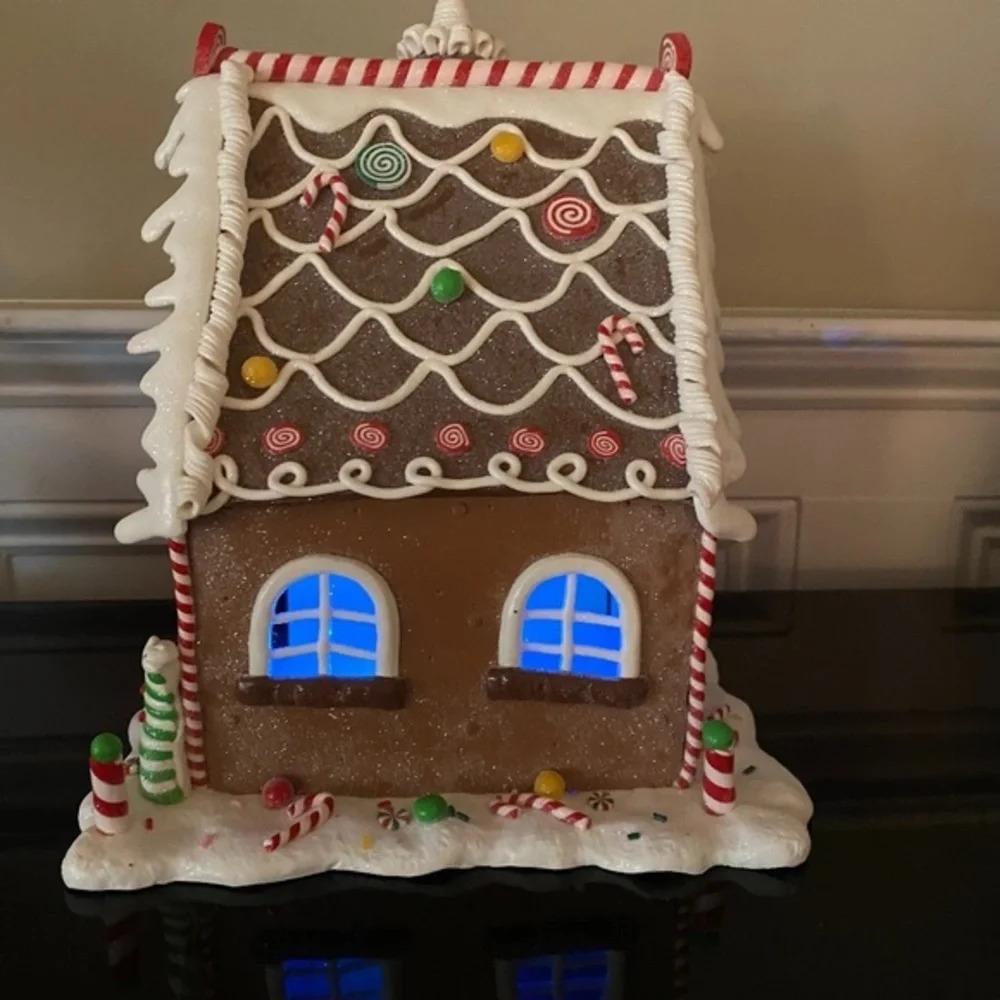 VINTAGE Light Up Gingerbread House - Picture 3 of 4